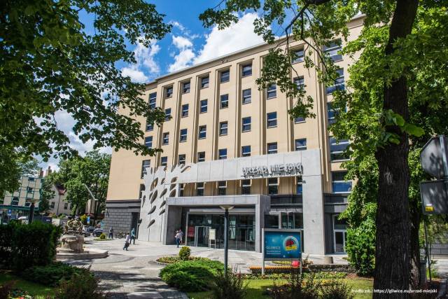 Urząd Miejski (Zwycięstwa 21)